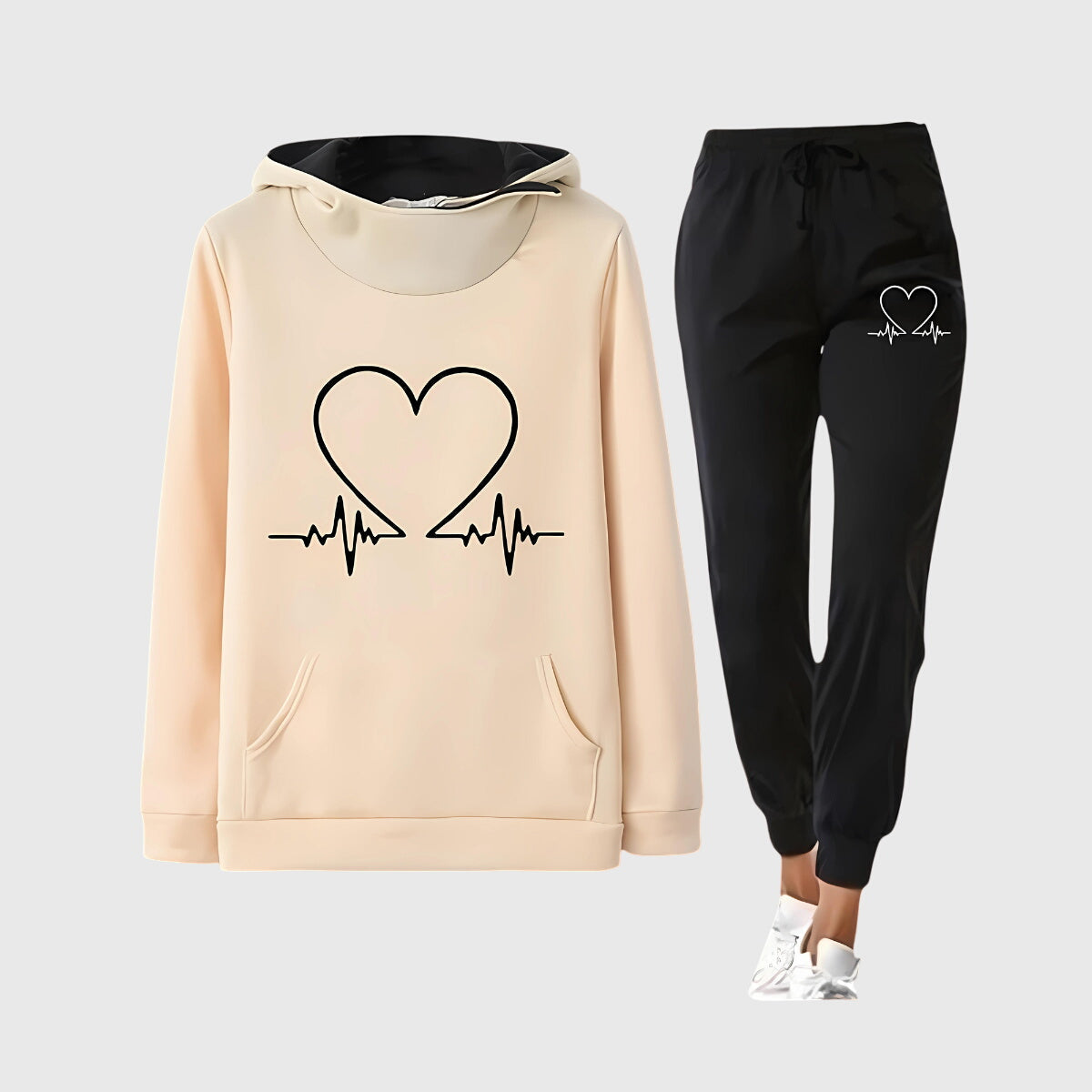 Veyra Boutique | Amara™ – Sportdräkt med hjärtmotiv