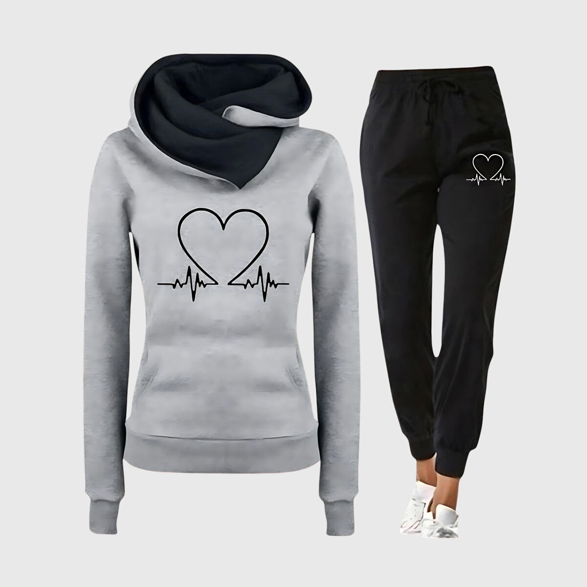Veyra Boutique | Amara™ – Sportdräkt med hjärtmotiv