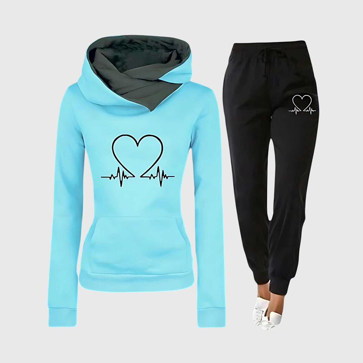 Veyra Boutique | Amara™ – Sportdräkt med hjärtmotiv